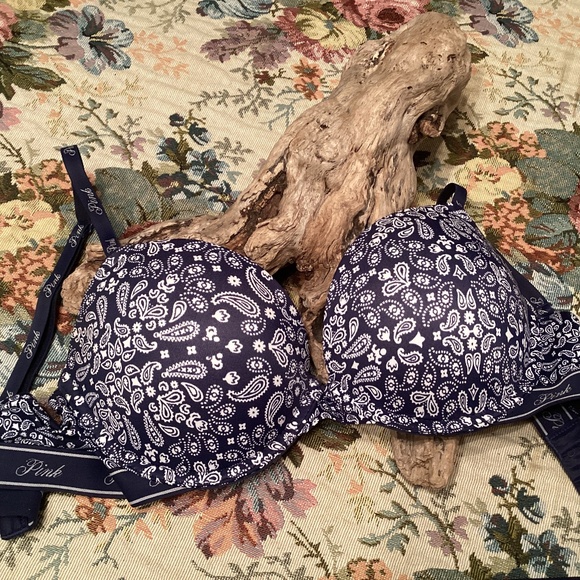 NWOT Victoria Secret Pink Padded Push-up Bra 36B - Picture 1 of 3
